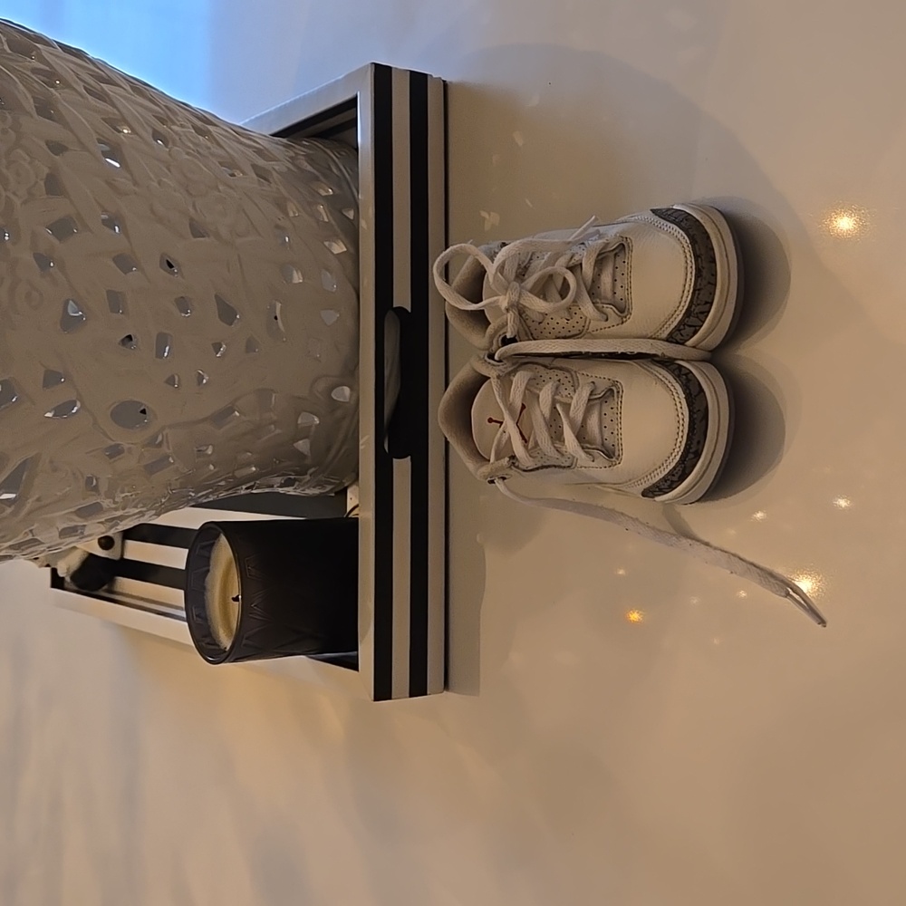 Sneakers - Picture 2 of 9